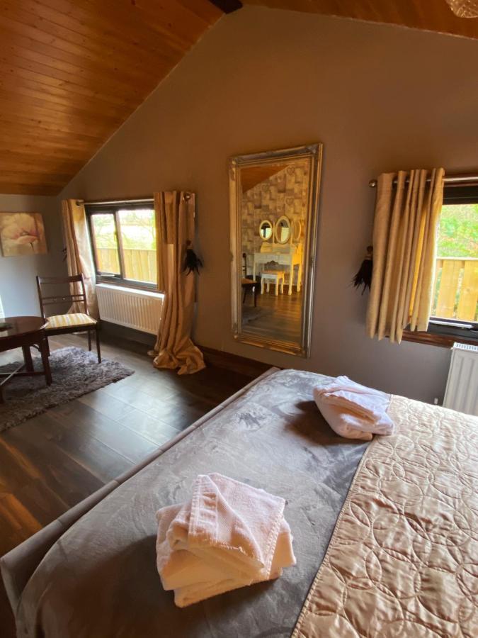 Squirrel Lodge At Owlet Hideaway - With Hot Tub, Near Йорк Екстериор снимка
