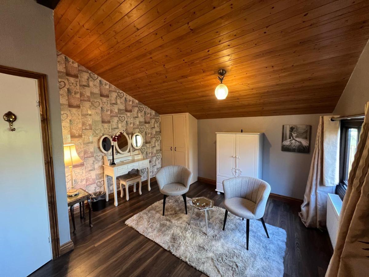 Squirrel Lodge At Owlet Hideaway - With Hot Tub, Near Йорк Екстериор снимка