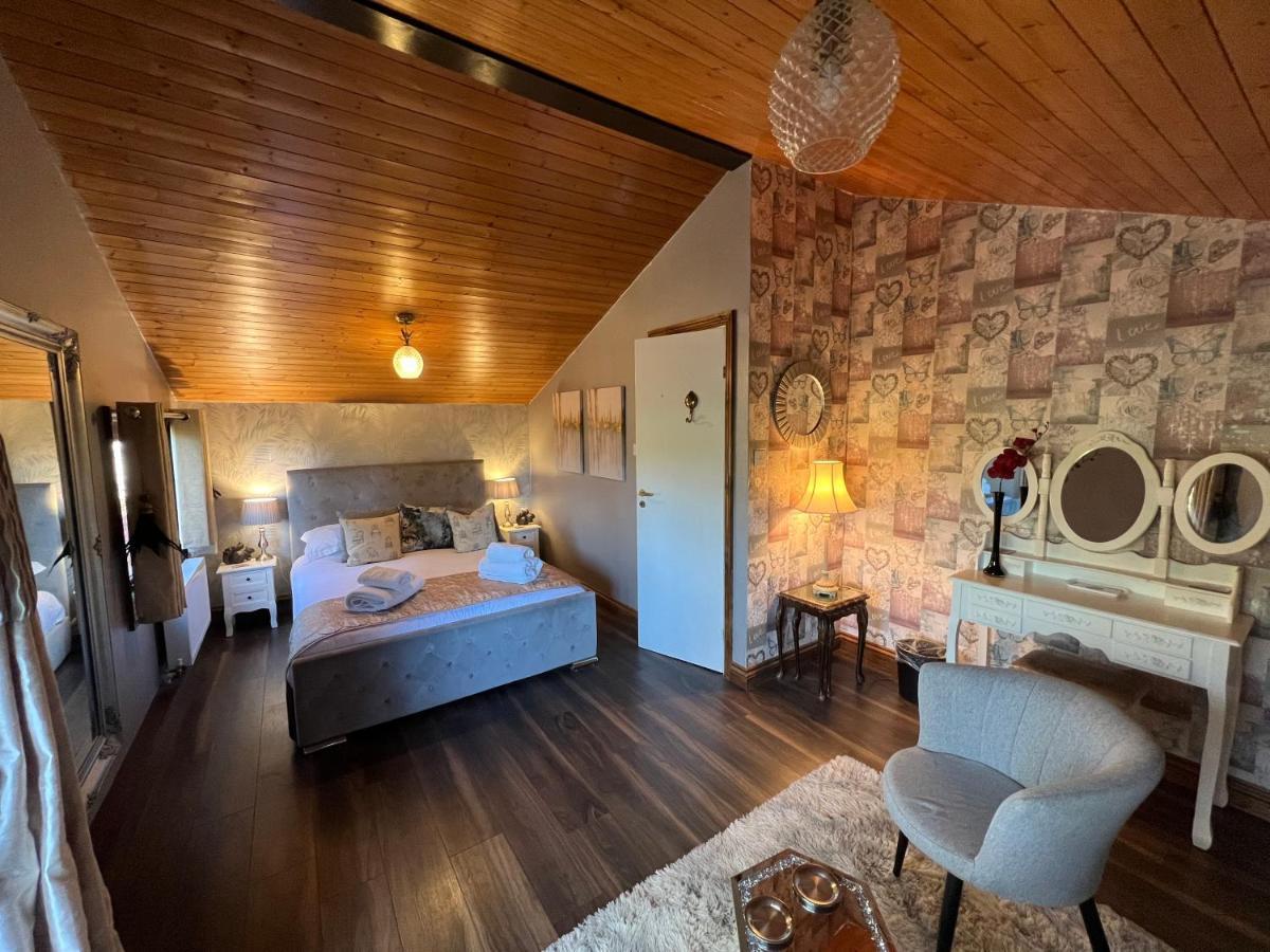 Squirrel Lodge At Owlet Hideaway - With Hot Tub, Near Йорк Екстериор снимка
