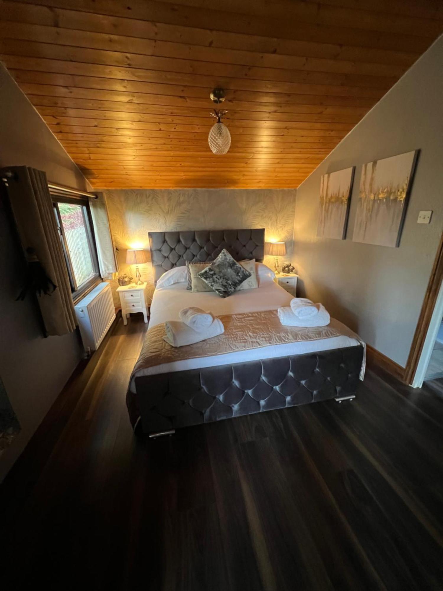 Squirrel Lodge At Owlet Hideaway - With Hot Tub, Near Йорк Екстериор снимка