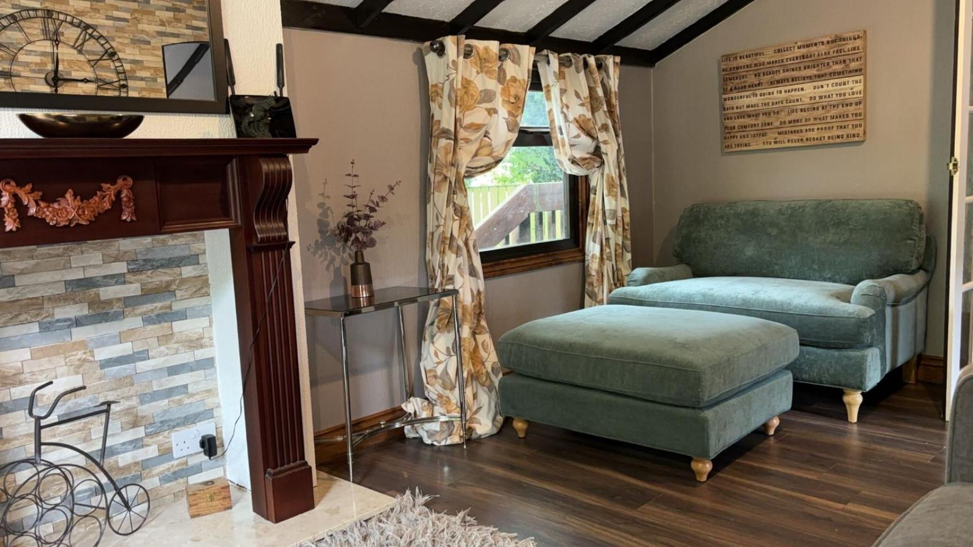 Squirrel Lodge At Owlet Hideaway - With Hot Tub, Near Йорк Екстериор снимка