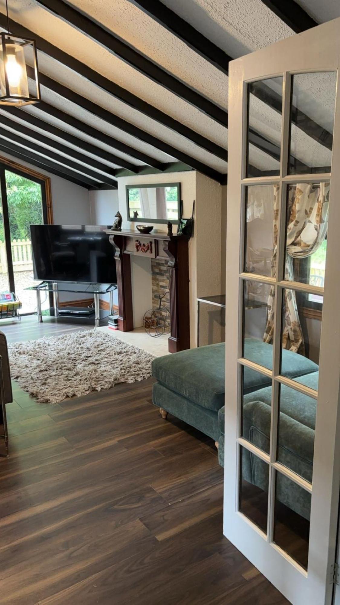 Squirrel Lodge At Owlet Hideaway - With Hot Tub, Near Йорк Екстериор снимка